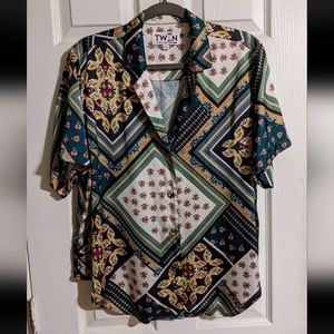 TWIN Colorful Bandana Print Satin Blouse XL Short Slv Button Down Festival